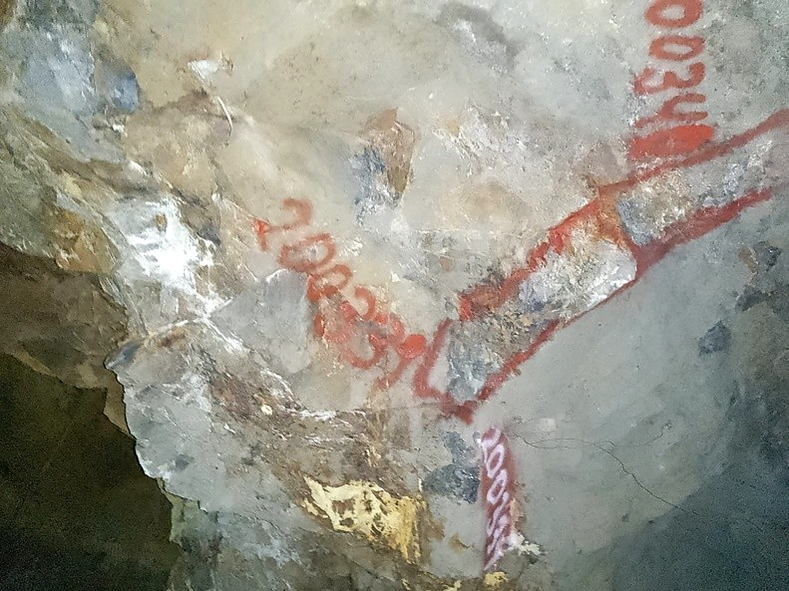 Canales de Muestreo Marcados en Veta